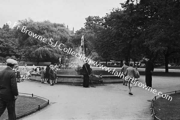 ST STEPHEN'S GREEN CHILDREN AT THE FOUNTAIN